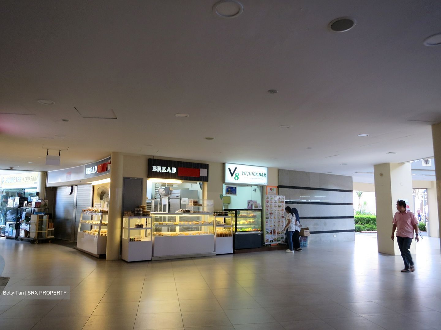 Elias Mall (D18), Retail #547591581